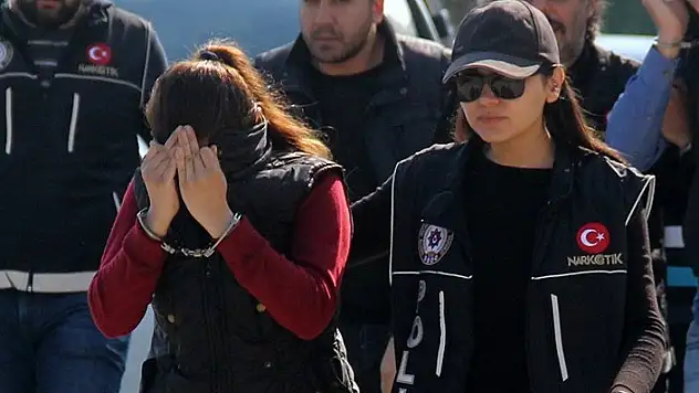 İstanbul'da herkese saldıran kadın tutuklandı!