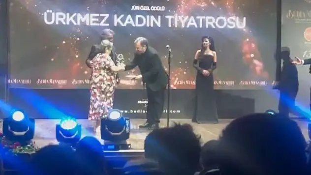 İZBB Ürkmez Kadın Tiyatrosu'na Jüri Özel Ödülü
