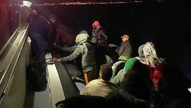 İzmir açıklarında düzensiz göçmen operasyonları: 43 kişi güvenli bölgeye alındı