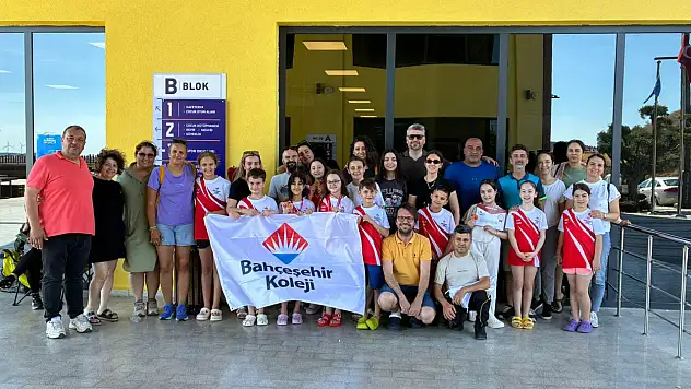 İzmir Aliağa'da Yapılan Okul Sporları Yüzme Müsabakalarında Büyük Başarı