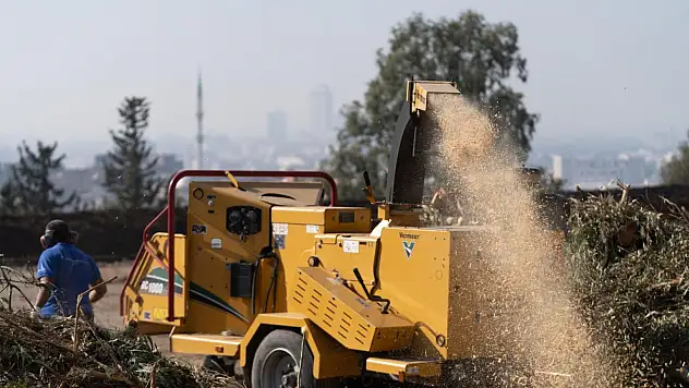 İzmir Büyükşehir Belediyesi Yeşil Atıkları Kompost Gübreye Dönüştürüyor: Ekolojik ve Ekonomik Dönüşüm