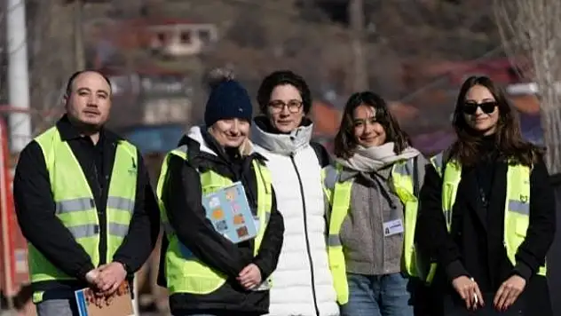 İZMİR'DE KIRSALDA GENÇLİK HAMLESİ: KİRAZ'DA 'TOPRAĞIN GENÇ AKLI' SAHAYA İNDİ