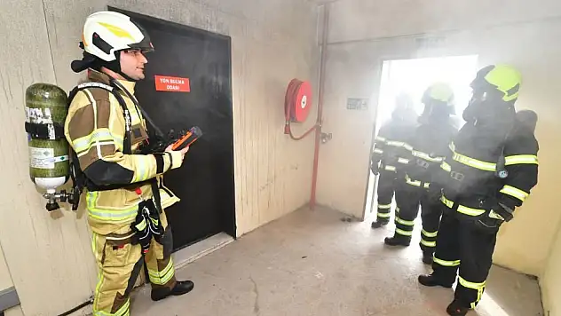 İZMİR İTFAİYESİNDEN BİR YILDA 2 BİN 500 KİŞİYE EĞİTİM