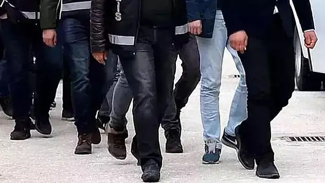 İzmir Merkezli Milli Emlak Dolandırıcılığı Operasyonunda 8 Kişi Tutuklandı