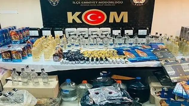 İzmir’de gerçekleşen kaçakçılık operasyonlarında binlerce kaçak ürün ele geçirildi