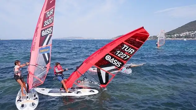 İzmir’de Heyecan Dorukta Yelken Yarışları Başladı!