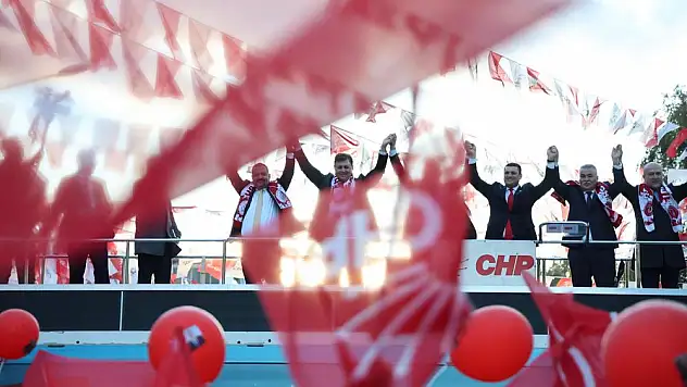 İZMİR’İN 25 İLÇESİNE YENİ BAŞKAN