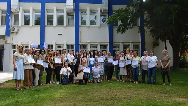 İzmir'in girişimci kadınları sertifikalarını aldı