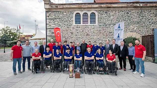 İzmirli sporcular afet gönüllüsü oluyor