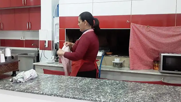 Kadın emeğini gücü: Unutulmaya yüz tutmuş yemekler sofrada!