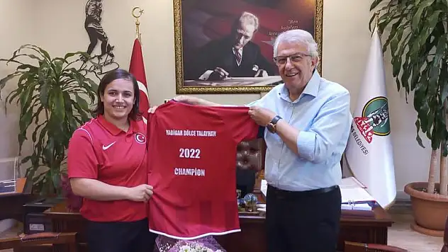 Ödemişli milli sporcu Talayhan Eriş'i ziyaret etti