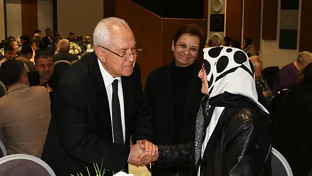 Karabağlar Belediyesi'nden şehit yakınları ve gaziler için iftar yemeği