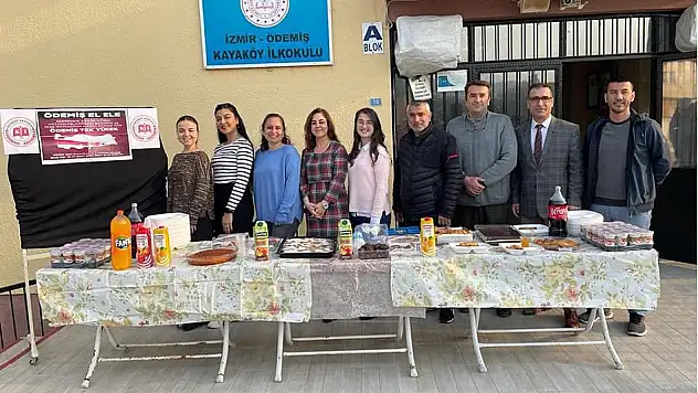 KAYAKÖY İLOKULUN’DAN DEPREMZEDELER İÇİN YARDIM KERMESİ