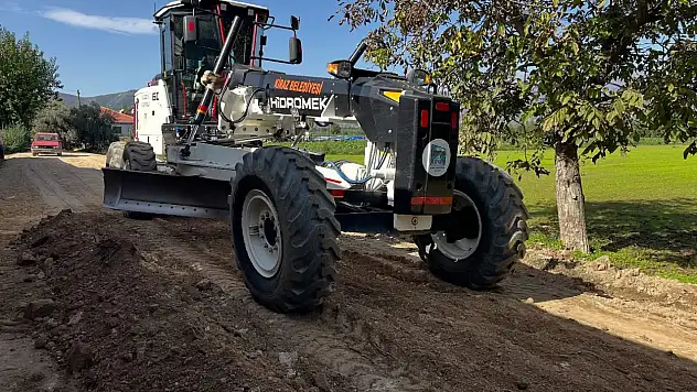 Kiraz Belediyesi'nden Şemsiler Mahallesi'nde Yol Bakım Çalışması