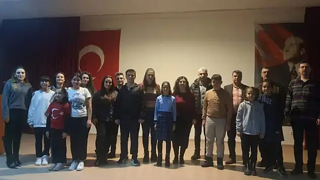 Kiraz'da İstiklal Marşı Coşkusu Öğrenciler Yarıştı, Dereceye Girenler Belli Oldu