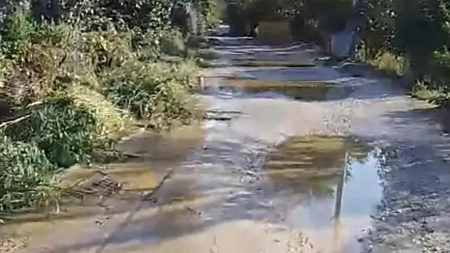 Kiraz'da Yollar Çamur Deryasına Dönüyor