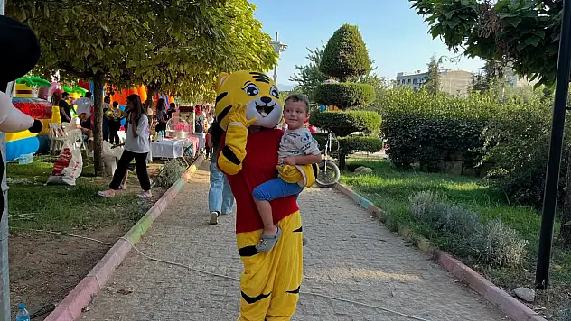 Kiraz Fuarı'nda Çocuklara Eğlenceli Tiyatro Etkinlikleri