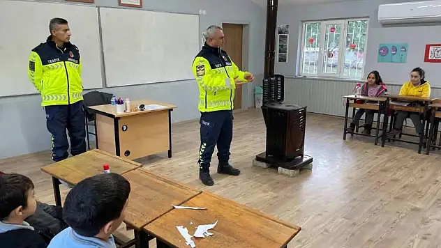 Kiraz İlçe Jandarma Komutanlığı'ndan Ovacık İlkokulu'nda Trafik Eğitimi