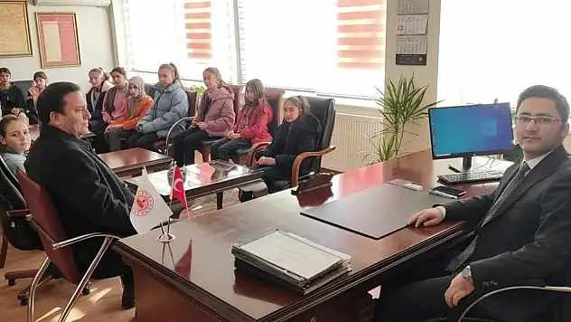 Kiraz Kaymakamı Murat Karahan'dan Başarılı Öğrencilere Özel Tebrik