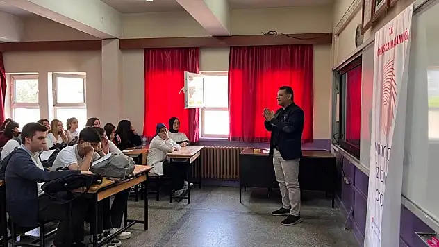 'Kütüphanem ve Kitabım Yanımda' Projesi Kütüphanecilik Kulübü Öğrencileriyle Buluştu