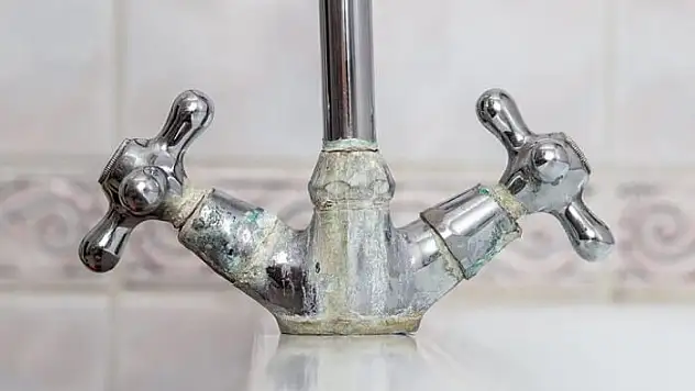 Lavoboda kireç neden oluşur?