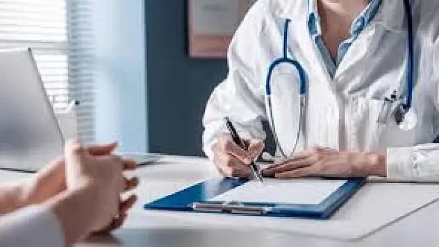 Maaş Kesintisi Uygulamasında Süre Uzadı: Aile Hekimlerinin Tepkisi Sonrası 6 Ay Değil, 1 Yıl Geçerli Olacak