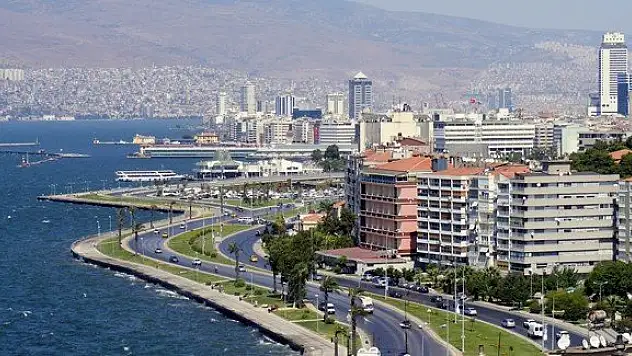 Memurlar öğrenci evine talim ediyorlar