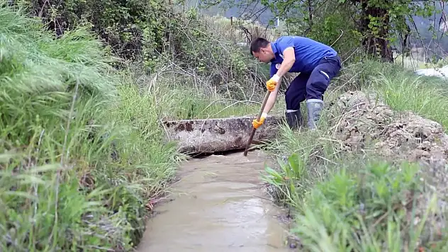 MUĞLA BÜYÜKŞEHİR SU KANALLARINI TEMİZLEDİ