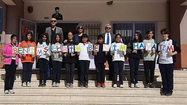 MUSTAFA AYŞE YANBASTI ORTAOKULU ÖĞRENCİLERİ TÜRKİYE'YE SESLENDİ