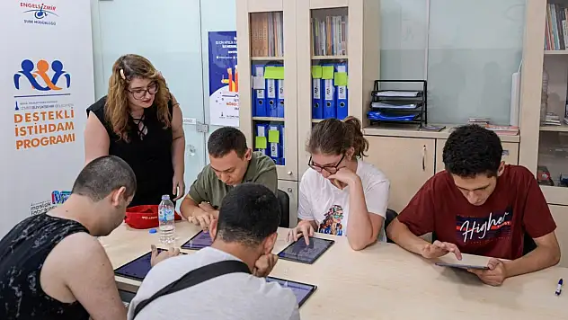 Nöroçeşitli Gençler İçin Türkiye'de Bir İlk: 'İŞ İN' Programı