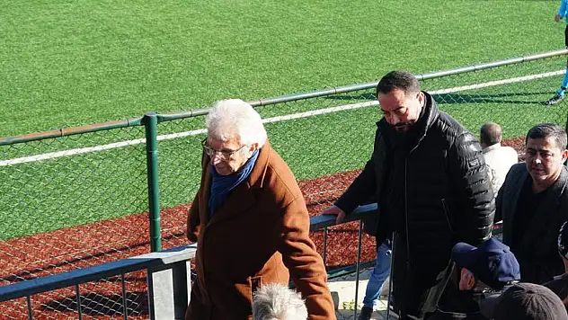 ÖDEMİŞ AK PARTİ VE CHP TEŞKİLATI ÖDEMİŞSPOR MAÇINDA