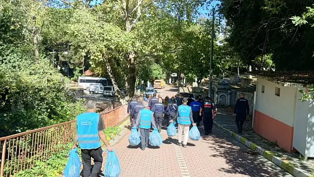 Ödemiş Cumhuriyet Başsavcı Karabulut'tan Bademli Deresi'nde Örnek Temizlik Çalışması