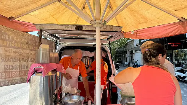 Ödemiş Hekim Düğüm Mağzası'ndan Sıcak Günlerde Kar Helvası Hayrı