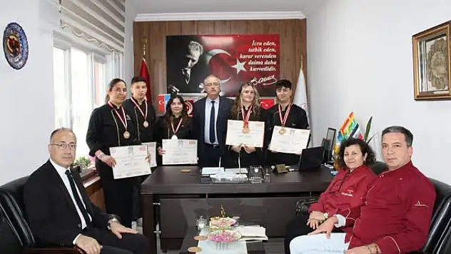 Ödemiş'in Gururu Genç Şefler, Müdür Desticioğlu ile Bir Araya Geldi