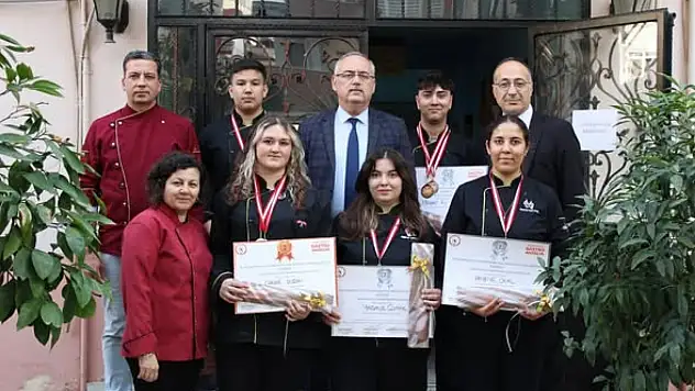 Ödemiş'in Gururu Genç Şefler, Müdür Desticioğlu ile Bir Araya Geldi