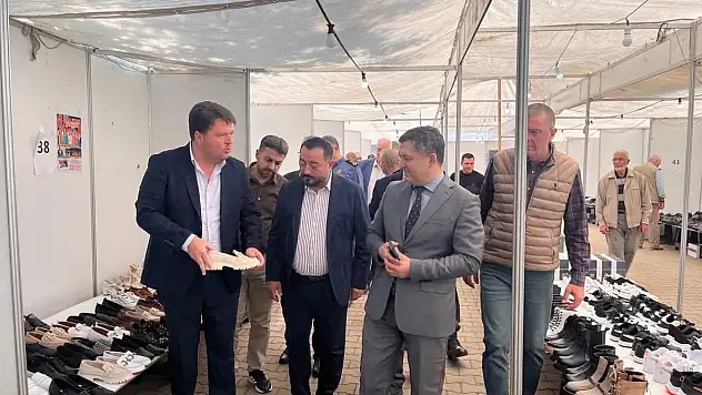 Ödemiş Kaymakamı Hakan Yavuz Erdoğan Ayakkabı Festivalini Ziyaret Etti