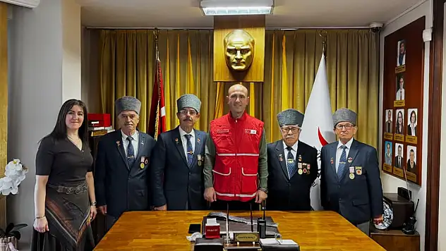 GAZİLERDEN KIZILAY'A ZİYARET