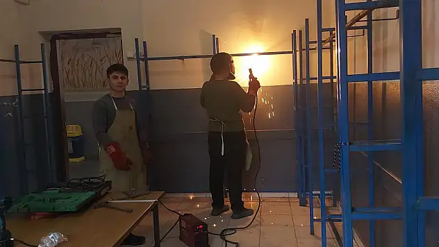 Ödemiş Mesleki Ve Teknik Anadolu Lisesi Kütüphanesi Yenileniyor