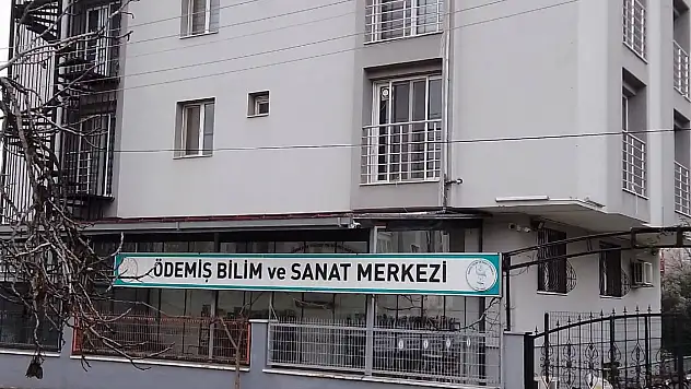 ÖDEMİŞ ÖĞRENCİLERİNDEN ULUSLARARASI BİLİM VE SANAT KONGRESİNDE TARİHİ BAŞARI