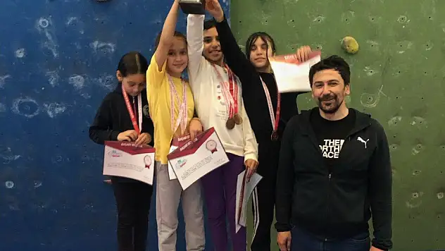 Ödemiş Ortaokulu öğrencilerinden Türkiye Şampiyonası