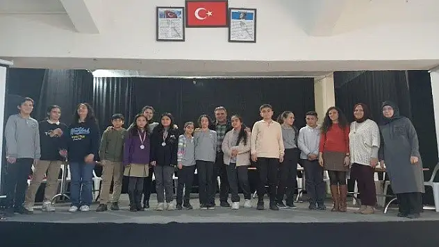 ÖDEMİŞ ORTAOKULUNDA BİLGİ YARIŞMASI