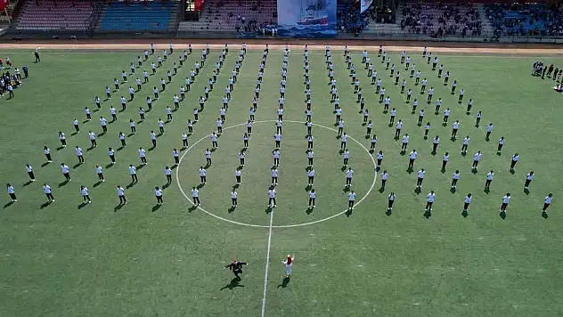 Ödemiş'te 19 Mayıs Coşkusu Saraçoğlu Stadı'nı İnletti