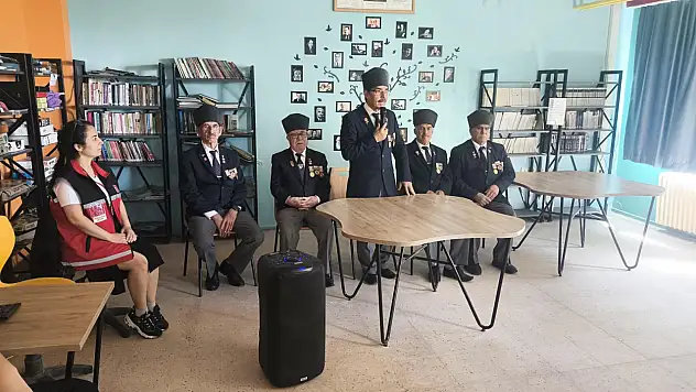 Ödemiş'te Gazilerle Öğrenciler 'Vatan ve Kahramanlık Buluşmaları'nda