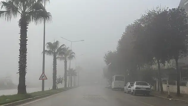 ÖDEMİŞ 'TE SABAH SAATLERİNDE SİS ETKİLİ OLDU