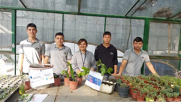 ÖDEMİŞ'TE TARIM ÖĞRENCİLERİNDEN ERASMUSDAYS ETKİNLİĞİ