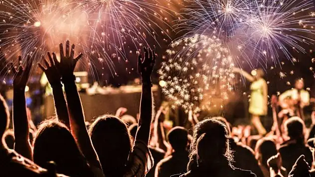 ÖDEMİŞ'TE YILBAŞI GECESİ İÇİN ÖZEL DÜZENLENME