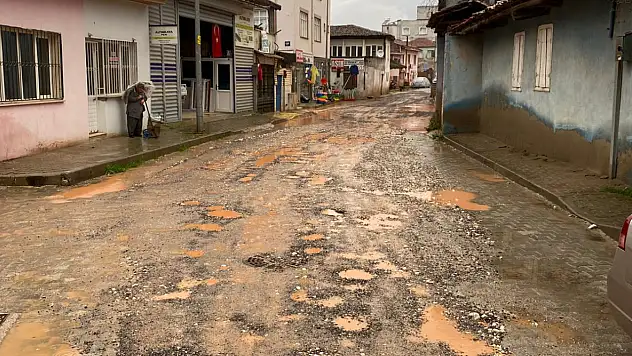 Ödemiş Umurbey Mahallesi'nde 21. yüzyıla yakışmayan yol tepkisi