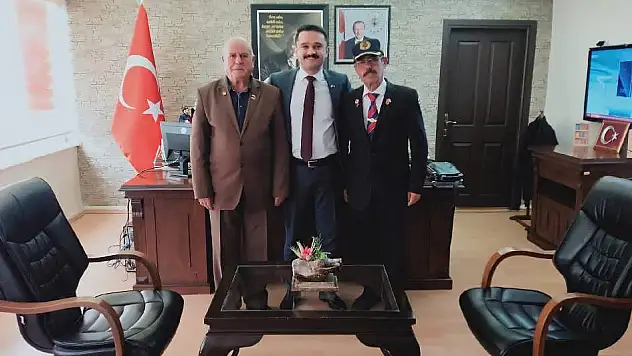 ÖDEMİŞ VE KİRAZLI KIBRIS GAZİLERİ KIBRIS'TAN DÖNDÜ