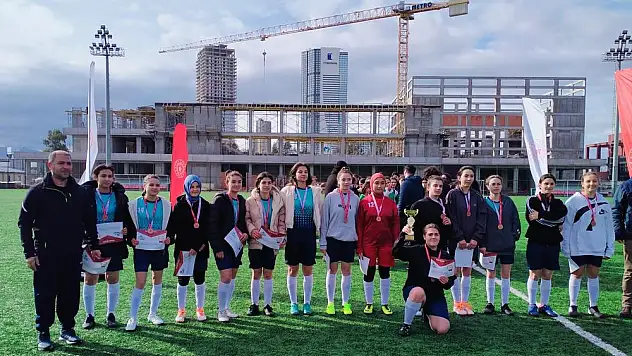 ÖDEMİŞ ZÜBEYDE HANIM MTAL KIZ FUTBOL TAKIMI İZMİR 3.SÜ 