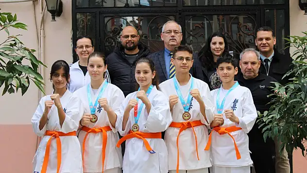 ÖDEMİŞLİ KARATECİLERDEN İLÇE MİLLİ EĞİTİM MÜDÜRLÜĞÜ'NE ZİYARET